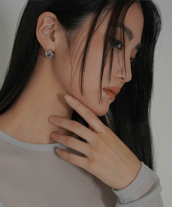 ツイスト デザイン ピアス KINO THE KEI