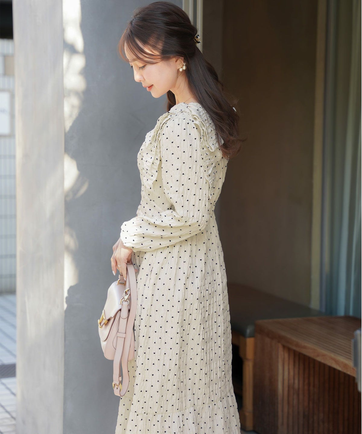 レディース/ワンピース/Vネック/前あき/くるみ釦/肩リボン/リボン/ビックリボン/レイヤード/ハイウエスト/春/秋/ドット/ハート/フロッキー/ギンガム/ギンガムチェック/ブラック/バイカラー/異素材/配色/フェミニン/上品/エレガント/大人/可愛い/かわいい/推し活/コーデ