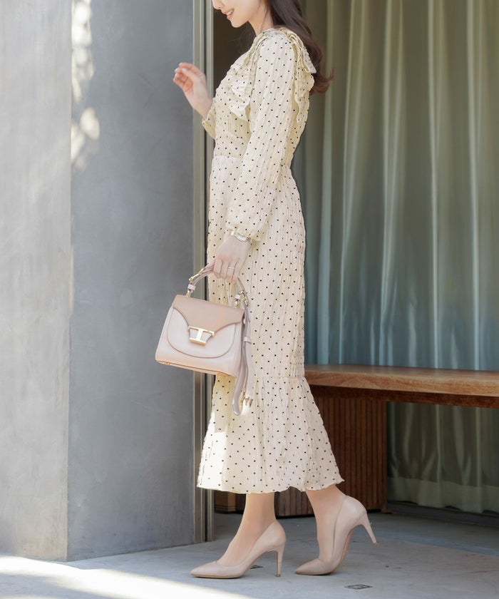 レディース/ワンピース/Vネック/前あき/くるみ釦/肩リボン/リボン/ビックリボン/レイヤード/ハイウエスト/春/秋/ドット/ハート/フロッキー/ギンガム/ギンガムチェック/ブラック/バイカラー/異素材/配色/フェミニン/上品/エレガント/大人/可愛い/かわいい/推し活/コーデ