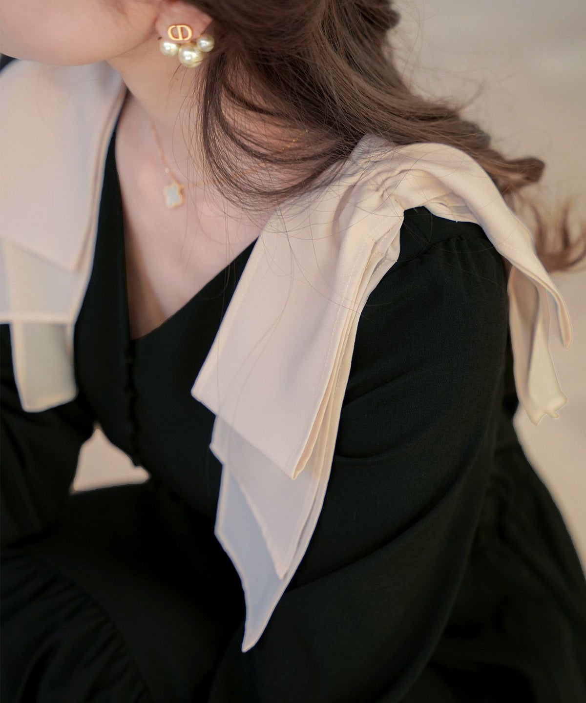 レディース/ワンピース/Vネック/前あき/くるみ釦/肩リボン/リボン/ビックリボン/レイヤード/ハイウエスト/春/秋/ドット/ハート/フロッキー/ギンガム/ギンガムチェック/ブラック/バイカラー/異素材/配色/フェミニン/上品/エレガント/大人/可愛い/かわいい/推し活/コーデ