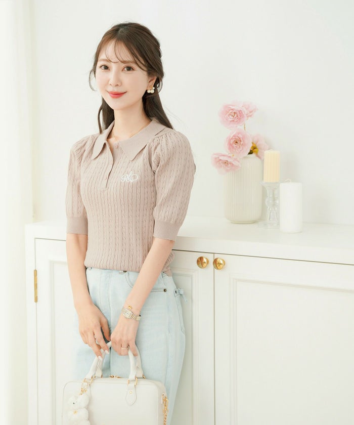 レディース/ニット/トップス/ポロニット/ポロシャツ/襟/配色/バイカラー/刺繍/半袖/パフスリーブ/アイボリー/ピンクベージュ/ブルーグレー/ブラック/春/夏/上品/エレガント/フェミニン/可愛い/大人