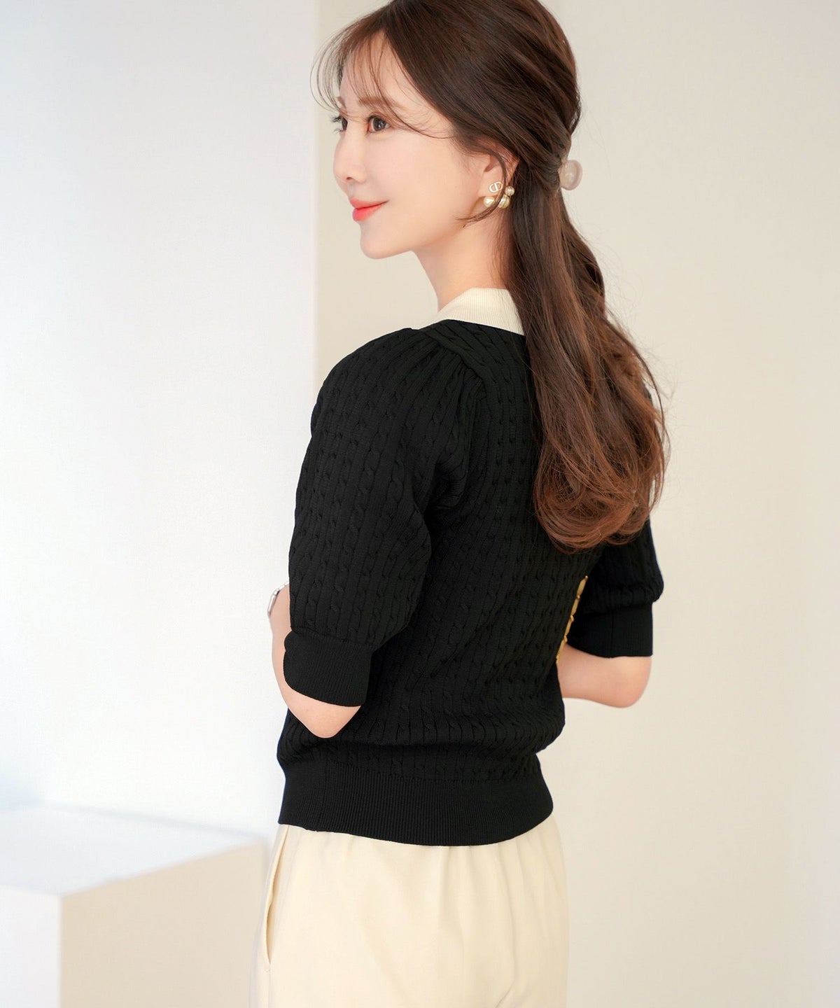 レディース/ニット/トップス/ポロニット/ポロシャツ/襟/配色/バイカラー/刺繍/半袖/パフスリーブ/アイボリー/ピンクベージュ/ブルーグレー/ブラック/春/夏/上品/エレガント/フェミニン/可愛い/大人