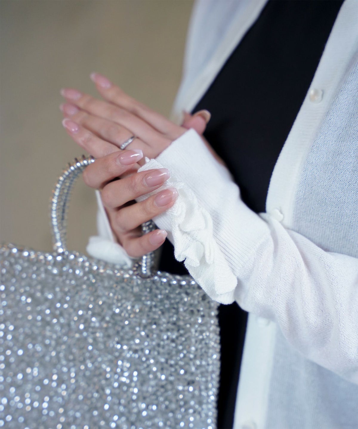 レディース/カーディガン/フリル/上品/きれいめ/洗える/指穴/冷房対策/ホワイト/グレー/ブラック/M