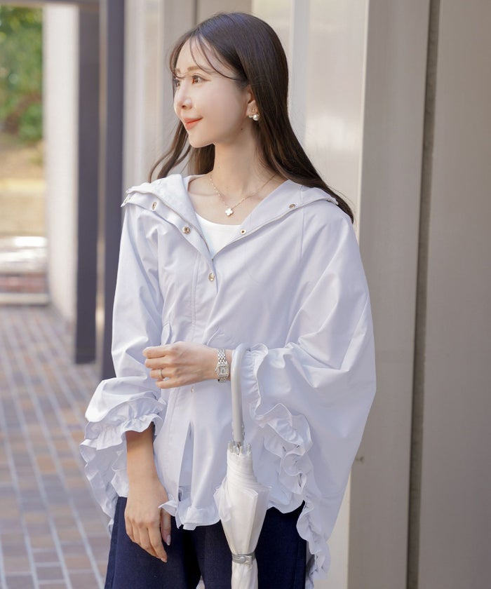 レディース/コート/ライトアウター/撥水/防風/透湿/軽量/コンパクト/畳む/おしゃれ/ポンチョ/レインコート/フリル/ポケット/フード/抱っこ/ベビー/ピンク/ブルーグレー/ネイビー/雨/台風/カッパ