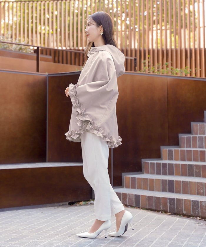 レディース/コート/ライトアウター/撥水/防風/透湿/軽量/コンパクト/畳む/おしゃれ/ポンチョ/レインコート/フリル/ポケット/フード/抱っこ/ベビー/ピンク/ブルーグレー/ネイビー/雨/台風/カッパ