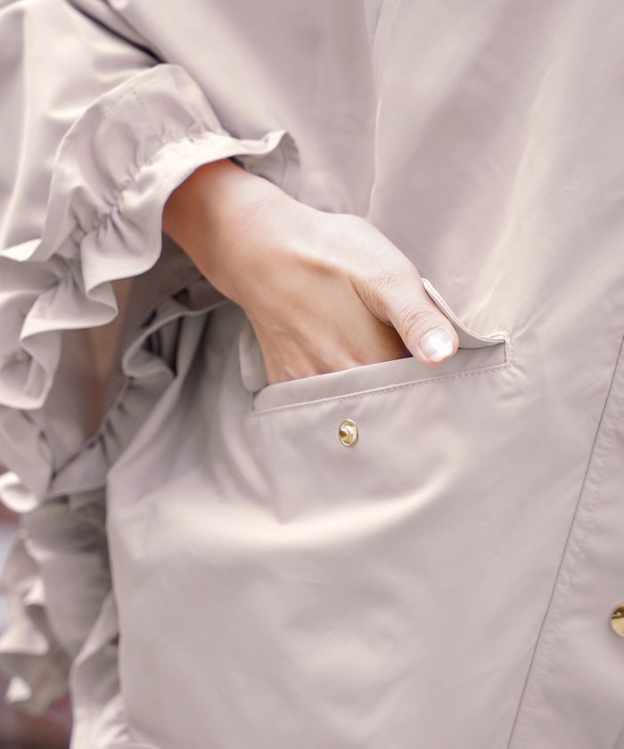 レディース/コート/ライトアウター/撥水/防風/透湿/軽量/コンパクト/畳む/おしゃれ/ポンチョ/レインコート/フリル/ポケット/フード/抱っこ/ベビー/ピンク/ブルーグレー/ネイビー/雨/台風/カッパ