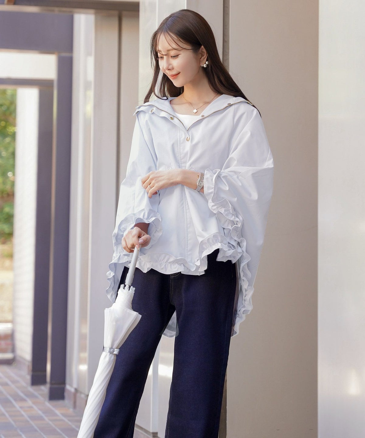 レディース/コート/ライトアウター/撥水/防風/透湿/軽量/コンパクト/畳む/おしゃれ/ポンチョ/レインコート/フリル/ポケット/フード/抱っこ/ベビー/ピンク/ブルーグレー/ネイビー/雨/台風/カッパ