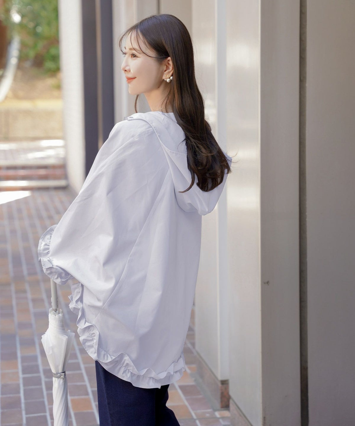 レディース/コート/ライトアウター/撥水/防風/透湿/軽量/コンパクト/畳む/おしゃれ/ポンチョ/レインコート/フリル/ポケット/フード/抱っこ/ベビー/ピンク/ブルーグレー/ネイビー/雨/台風/カッパ