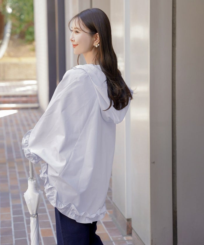 レディース/コート/ライトアウター/撥水/防風/透湿/軽量/コンパクト/畳む/おしゃれ/ポンチョ/レインコート/フリル/ポケット/フード/抱っこ/ベビー/ピンク/ブルーグレー/ネイビー/雨/台風/カッパ