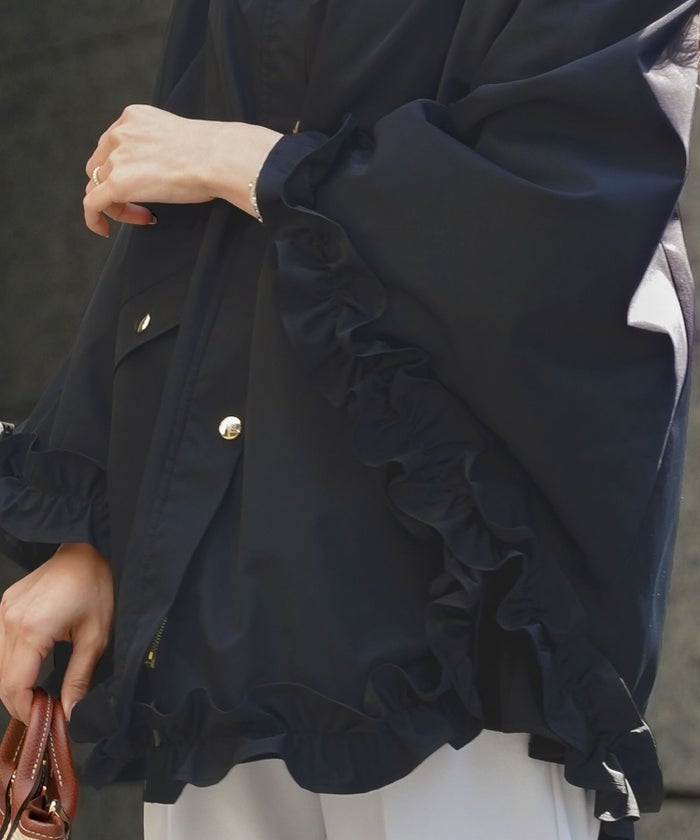 レディース/コート/ライトアウター/撥水/防風/透湿/軽量/コンパクト/畳む/おしゃれ/ポンチョ/レインコート/フリル/ポケット/フード/抱っこ/ベビー/ピンク/ブルーグレー/ネイビー/雨/台風/カッパ