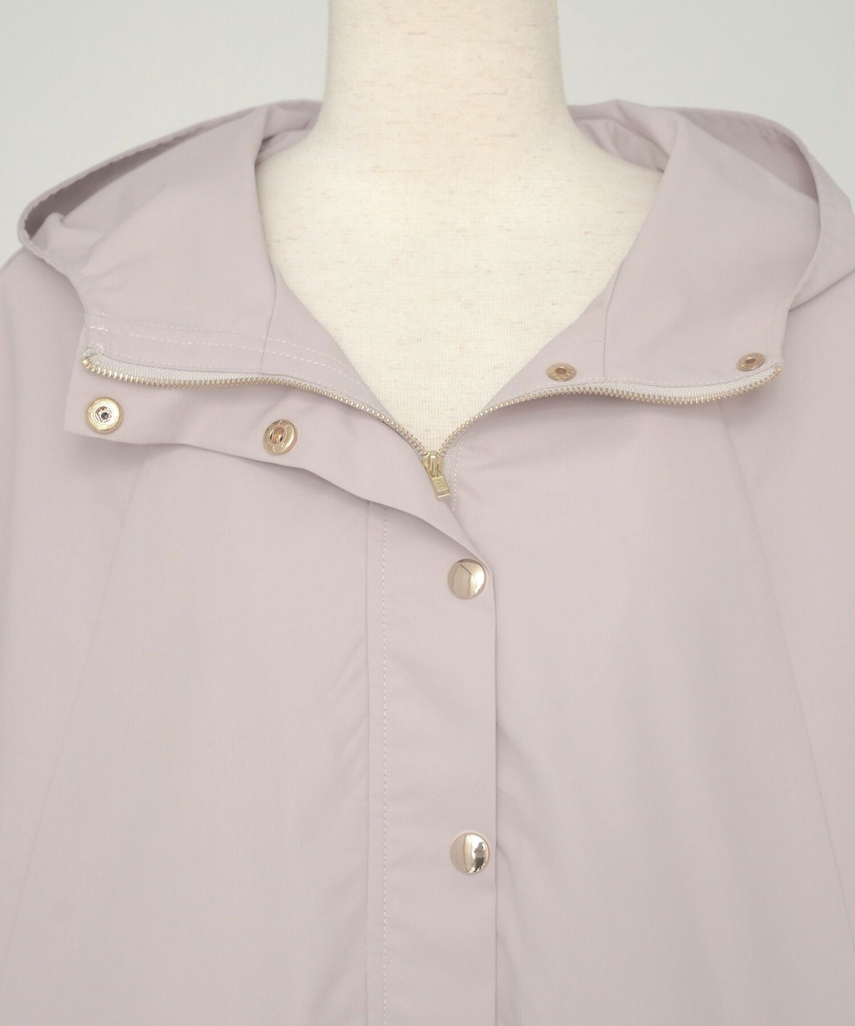 レディース/コート/ライトアウター/撥水/防風/透湿/軽量/コンパクト/畳む/おしゃれ/ポンチョ/レインコート/フリル/ポケット/フード/抱っこ/ベビー/ピンク/ブルーグレー/ネイビー/雨/台風/カッパ