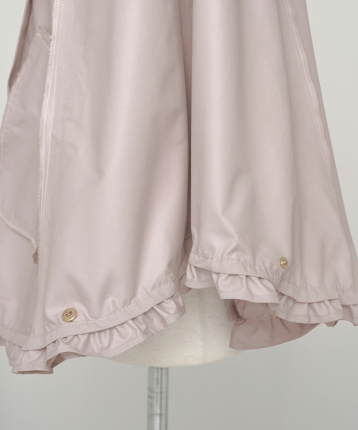 レディース/コート/ライトアウター/撥水/防風/透湿/軽量/コンパクト/畳む/おしゃれ/ポンチョ/レインコート/フリル/ポケット/フード/抱っこ/ベビー/ピンク/ブルーグレー/ネイビー/雨/台風/カッパ