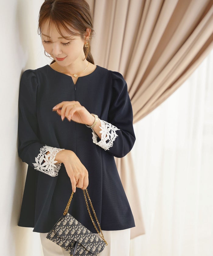 レディース トップス カットソー シンプル 無地 カジュアル 伸縮 リブ 春 秋 インナー オフィスカジュアル 通勤 カジュアル 上品 エレガント フェミニン パワショル 長袖 8分袖 レース 綺麗め オケージョン 授業参観 袖レース フロントファスナー 前あき 授乳 ママ フレア 