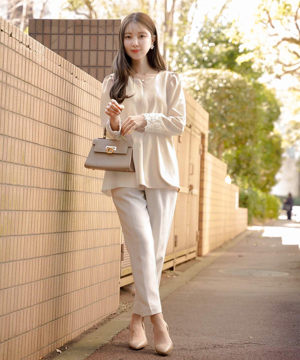 レディース トップス カットソー シンプル 無地 カジュアル 伸縮 リブ 春 秋 インナー オフィスカジュアル 通勤 カジュアル 上品 エレガント フェミニン パワショル 長袖 8分袖 レース 綺麗め オケージョン 授業参観 袖レース フロントファスナー 前あき 授乳 ママ フレア 