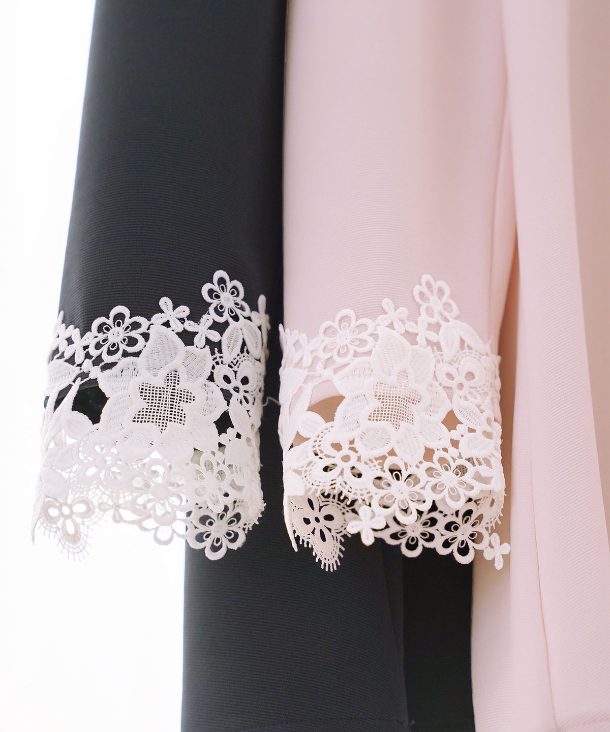 レディース トップス カットソー シンプル 無地 カジュアル 伸縮 リブ 春 秋 インナー オフィスカジュアル 通勤 カジュアル 上品 エレガント フェミニン パワショル 長袖 8分袖 レース 綺麗め オケージョン 授業参観 袖レース フロントファスナー 前あき 授乳 ママ フレア 