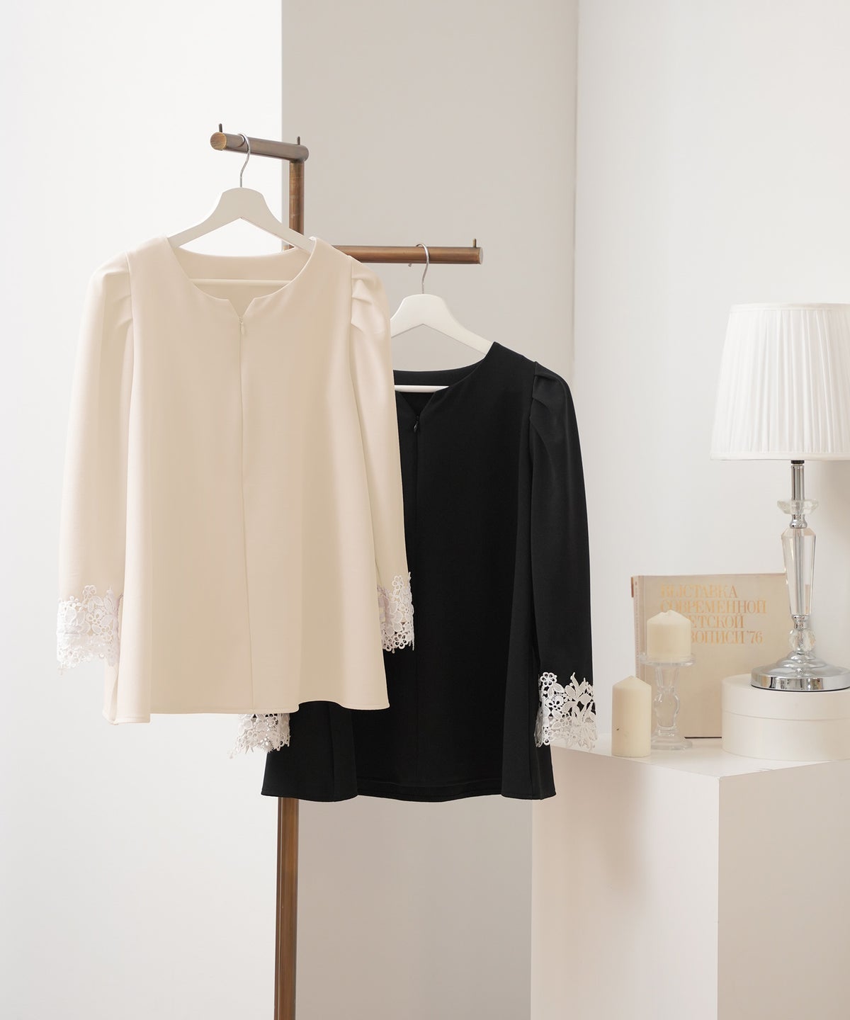 レディース トップス カットソー シンプル 無地 カジュアル 伸縮 リブ 春 秋 インナー オフィスカジュアル 通勤 カジュアル 上品 エレガント フェミニン パワショル 長袖 8分袖 レース 綺麗め オケージョン 授業参観 袖レース フロントファスナー 前あき 授乳 ママ フレア 