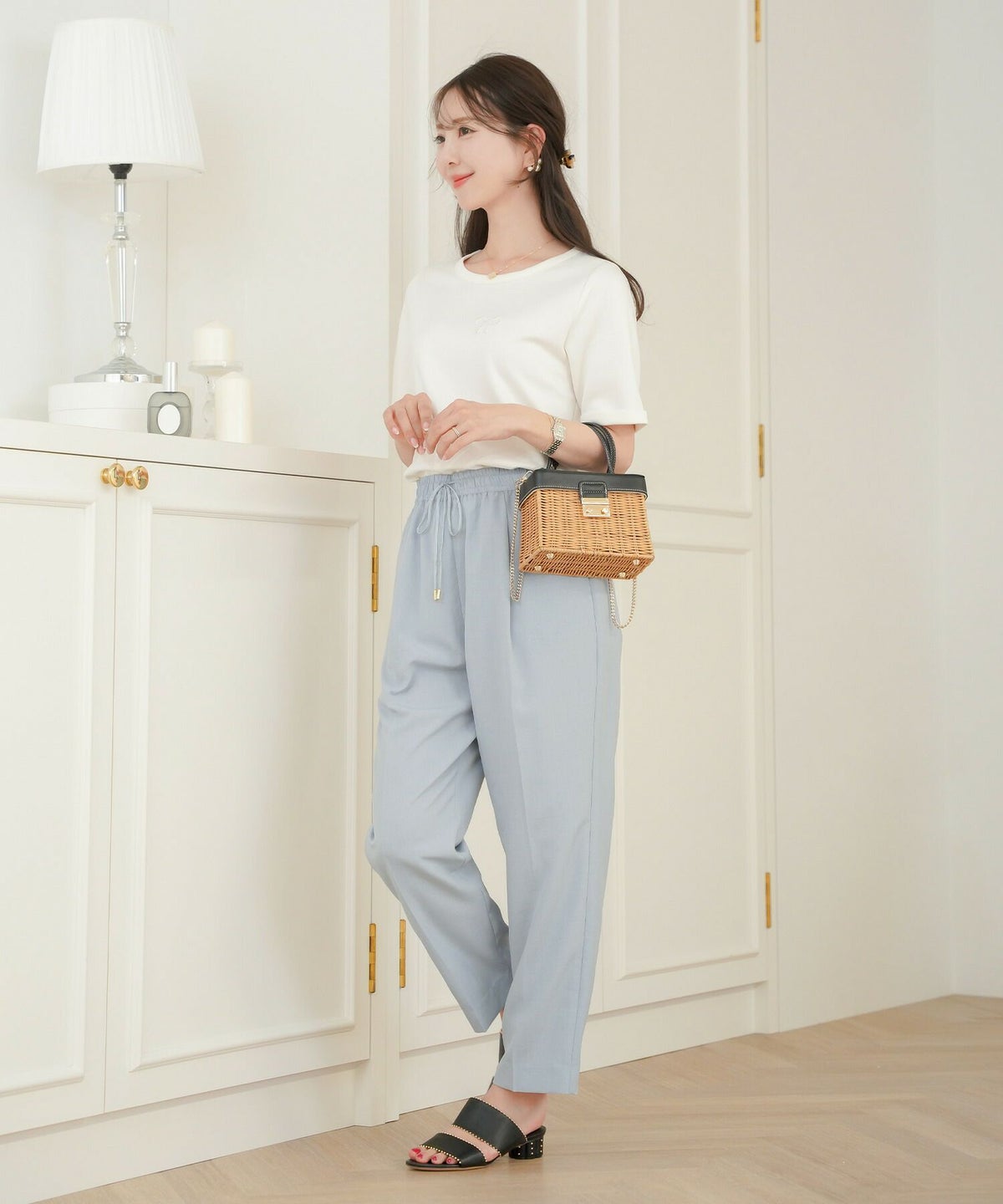 レディース/セレクト/パンツ/ボトムス/テーパードパンツ/スティックパンツ/ドロスト/ドローストリング/絞る/ポケット/細身/センタープレス/オールシーズン/春/夏/ライトグレー/サックス/ネイビー/オフィスカジュアル/きれいめ/上品/シンプル