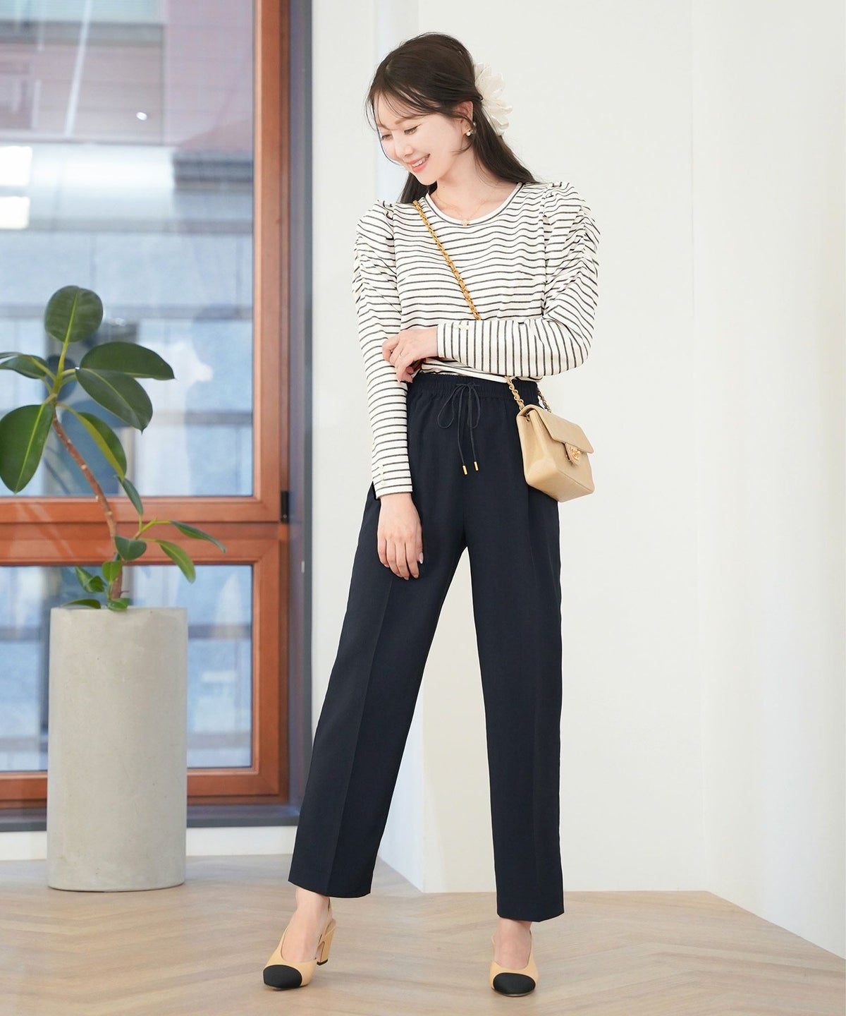 レディース/セレクト/パンツ/ボトムス/テーパードパンツ/スティックパンツ/ドロスト/ドローストリング/絞る/ポケット/細身/センタープレス/オールシーズン/春/夏/ライトグレー/サックス/ネイビー/オフィスカジュアル/きれいめ/上品/シンプル