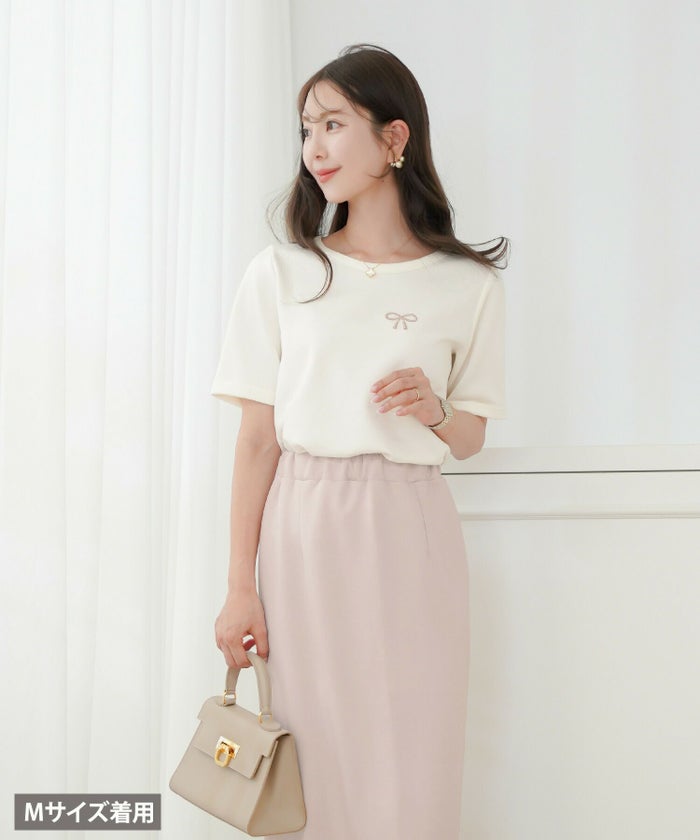 レディース/Tシャツ/トップス/夏/春/半袖/クロップド丈/ショート丈/コンパクト丈/ミディアム/普通/S/M/サイズ展開/丈違い/短め/クルーネック/キラキラ/ホットフィックス/ロゴ/トレンド/カジュアル/オフィスカジュアル/エレガント/フェミニン/上品/シンプル/