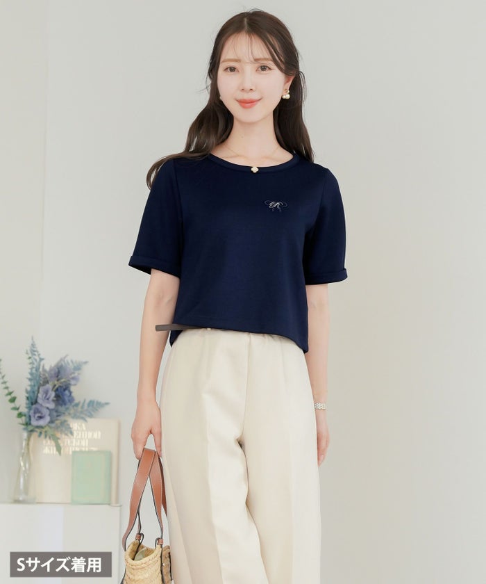 レディース/Tシャツ/トップス/夏/春/半袖/クロップド丈/ショート丈/コンパクト丈/ミディアム/普通/S/M/サイズ展開/丈違い/短め/クルーネック/キラキラ/ホットフィックス/ロゴ/トレンド/カジュアル/オフィスカジュアル/エレガント/フェミニン/上品/シンプル/