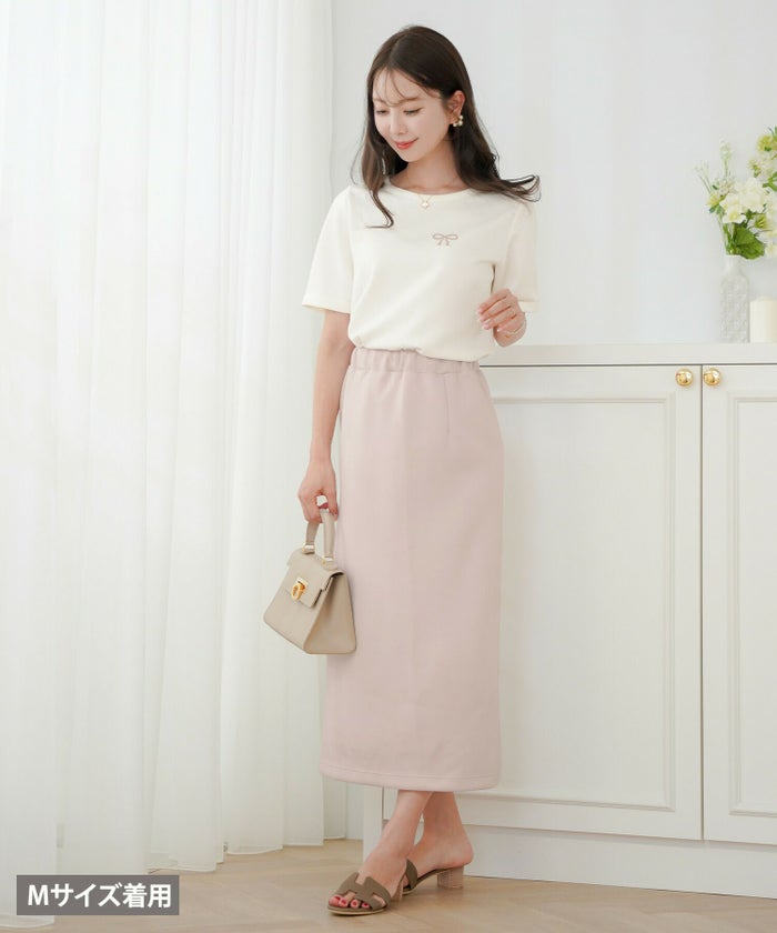 レディース/Tシャツ/トップス/夏/春/半袖/クロップド丈/ショート丈/コンパクト丈/ミディアム/普通/S/M/サイズ展開/丈違い/短め/クルーネック/キラキラ/ホットフィックス/ロゴ/トレンド/カジュアル/オフィスカジュアル/エレガント/フェミニン/上品/シンプル/