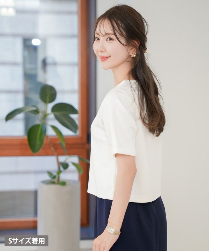 レディース/Tシャツ/トップス/夏/春/半袖/クロップド丈/ショート丈/コンパクト丈/ミディアム/普通/S/M/サイズ展開/丈違い/短め/クルーネック/キラキラ/ホットフィックス/ロゴ/トレンド/カジュアル/オフィスカジュアル/エレガント/フェミニン/上品/シンプル/