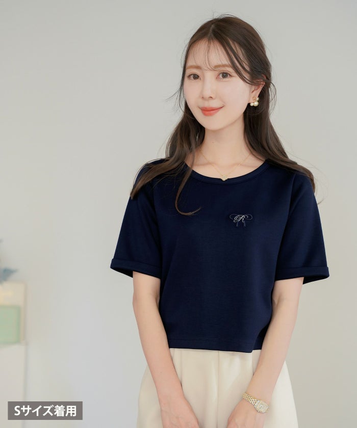 レディース/Tシャツ/トップス/夏/春/半袖/クロップド丈/ショート丈/コンパクト丈/ミディアム/普通/S/M/サイズ展開/丈違い/短め/クルーネック/キラキラ/ホットフィックス/ロゴ/トレンド/カジュアル/オフィスカジュアル/エレガント/フェミニン/上品/シンプル/