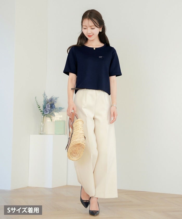 レディース/Tシャツ/トップス/夏/春/半袖/クロップド丈/ショート丈/コンパクト丈/ミディアム/普通/S/M/サイズ展開/丈違い/短め/クルーネック/キラキラ/ホットフィックス/ロゴ/トレンド/カジュアル/オフィスカジュアル/エレガント/フェミニン/上品/シンプル/