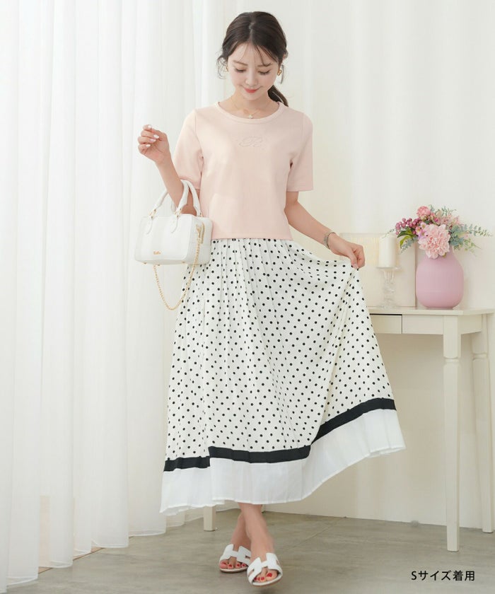 レディース/Tシャツ/トップス/夏/春/半袖/クロップド丈/ショート丈/コンパクト丈/ミディアム/普通/S/M/サイズ展開/丈違い/短め/クルーネック/キラキラ/ホットフィックス/ロゴ/トレンド/カジュアル/オフィスカジュアル/エレガント/フェミニン/上品/シンプル