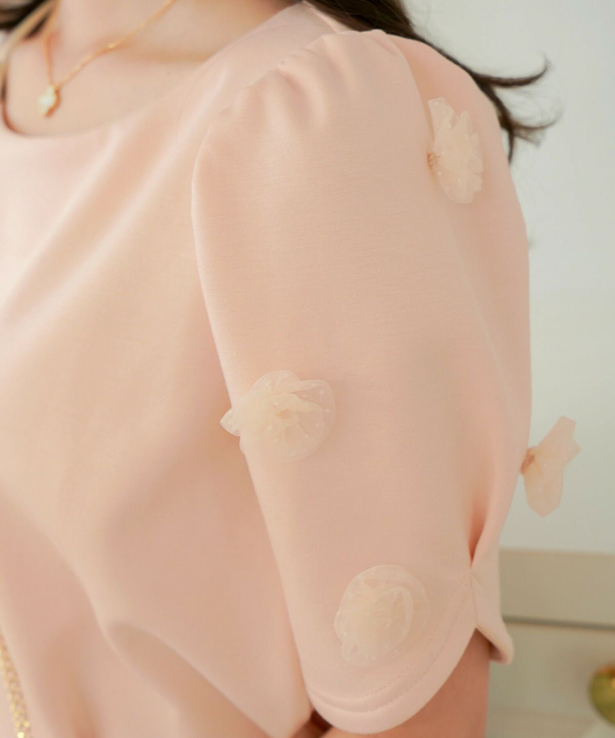 レディース/Tシャツ/トップス/夏/春/半袖/サイズ展開/ギャザー/タック/クルーネック/パフ袖/パフスリーブ/トレンド/カジュアル/オフィスカジュアル/エレガント/フェミニン/上品/シンプル/ピンク/ホワイト/ネイビー