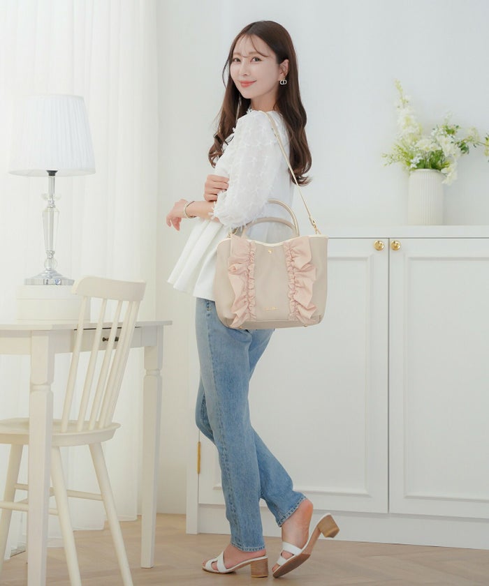 レディース/小物/バッグ/トートバッグ/合皮/フェイクレザー/しぼ/細ハンドル/ショルダー/台形/フリル/異素材/配色/バイカラー/ポケット/オフホワイト/ダスティピンク/ピンク/白/上品/エレガント/フェミニン