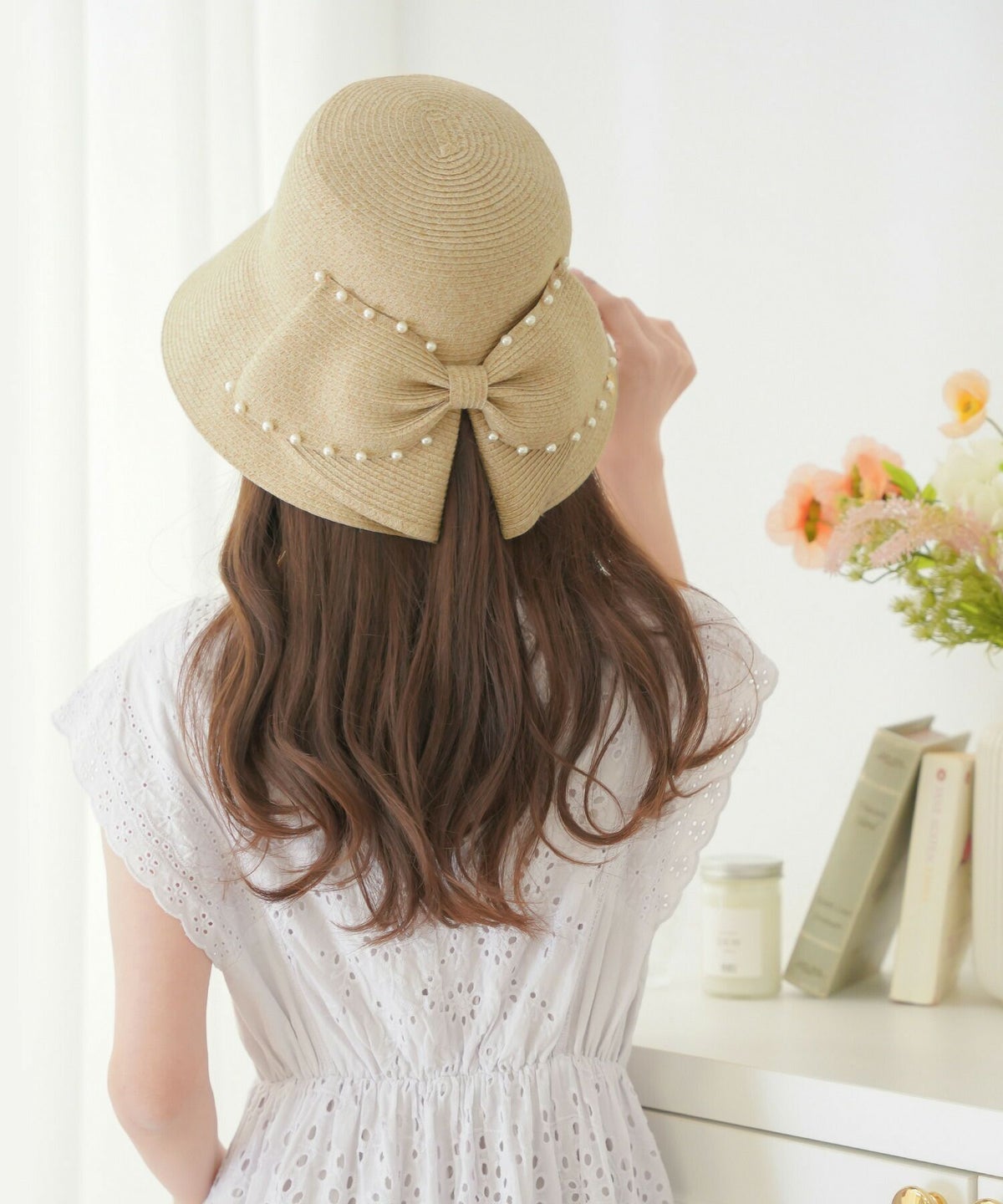 レディース/2025数量限定/帽子/ハット/ストローハット/麦わら/夏/日差し/日除け/軽い/爽やか/手洗い/リボン/パール/ローポニーテール/コンパクト/折り畳みOK/ベージュ/モカ/かわいい/上品/エレガント/フェミニン