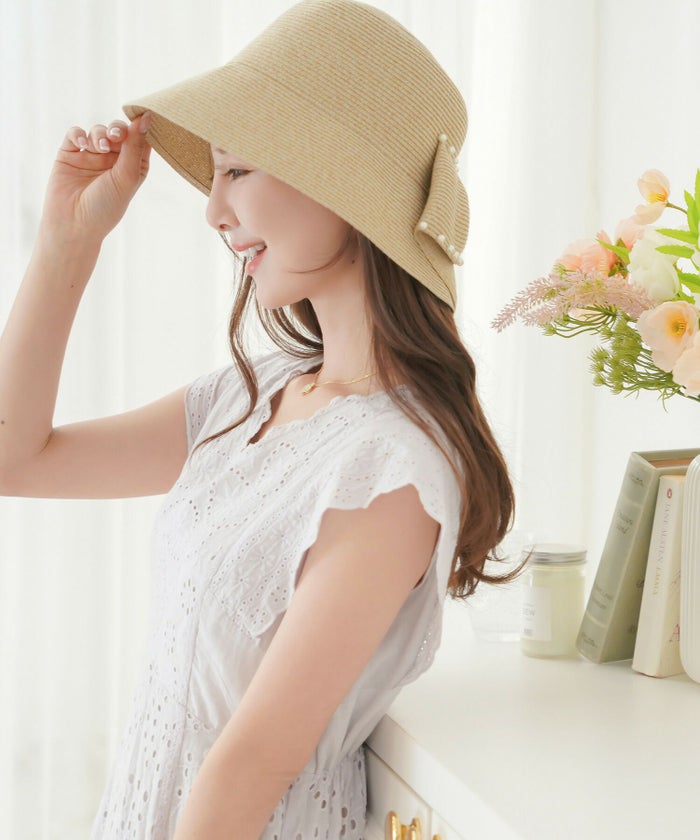 レディース/2025数量限定/帽子/ハット/ストローハット/麦わら/夏/日差し/日除け/軽い/爽やか/手洗い/リボン/パール/ローポニーテール/コンパクト/折り畳みOK/ベージュ/モカ/かわいい/上品/エレガント/フェミニン
