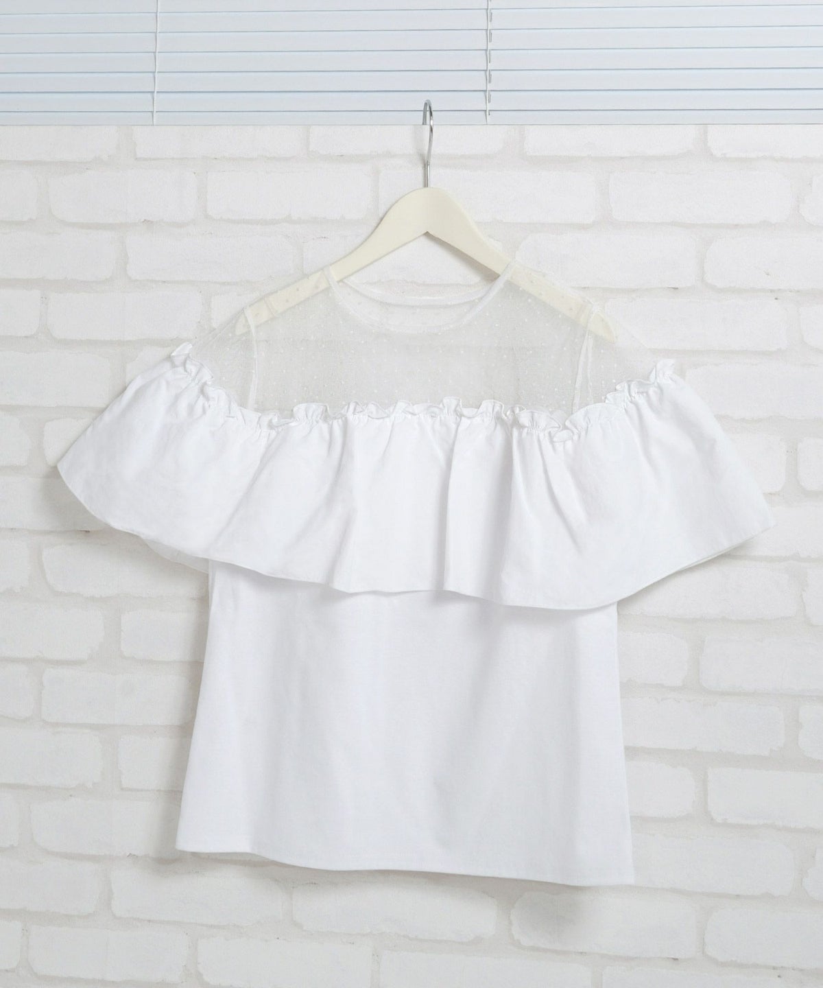 トップス レディース 半袖 夏 大人 かわいい きれいめ チュールレース ラッフルフリル 白黒 上品 ジョイントスペース