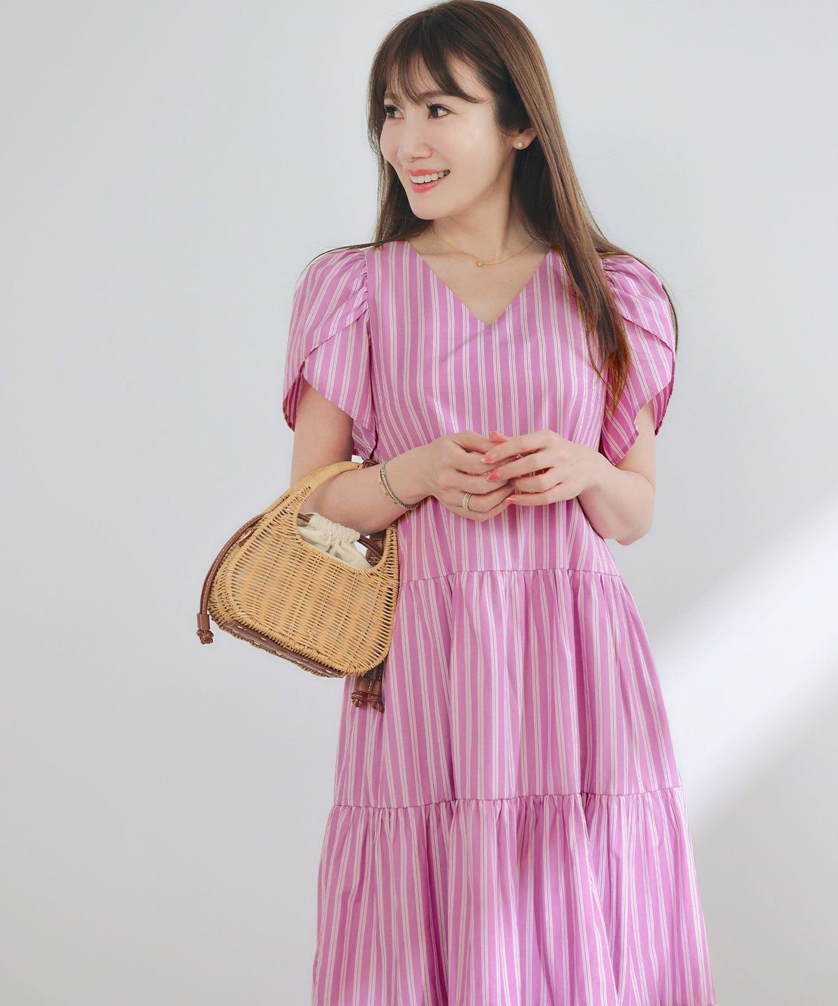 手洗い可Vネック袖山ギャザーフレアおしゃれフェミニンナチュラル上品大人可愛いきれいめ体型カバー夏ジョイントスペース