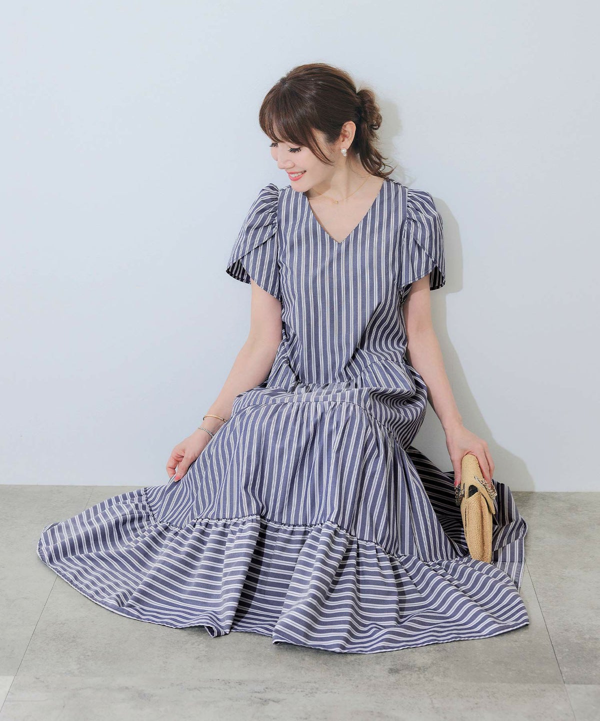 手洗い可Vネック袖山ギャザーフレアおしゃれフェミニンナチュラル上品大人可愛いきれいめ体型カバー夏ジョイントスペース