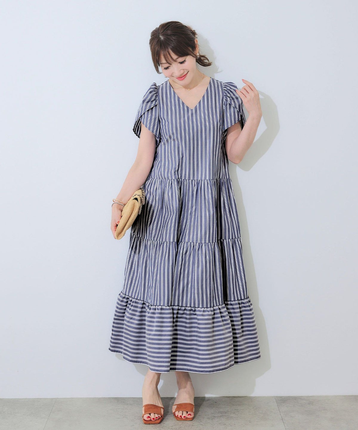 手洗い可Vネック袖山ギャザーフレアおしゃれフェミニンナチュラル上品大人可愛いきれいめ体型カバー夏ジョイントスペース