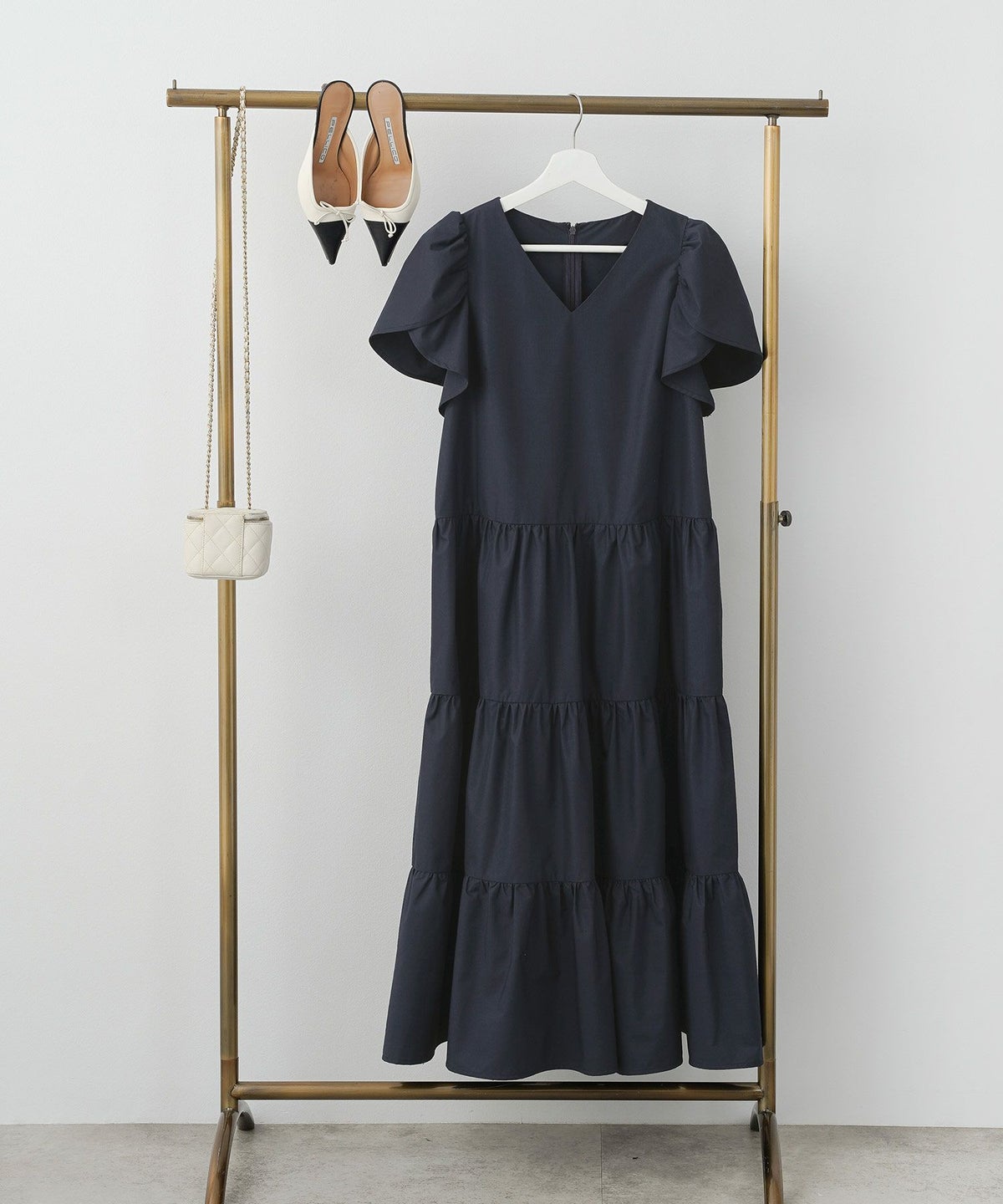 手洗い可Vネック袖山ギャザーフレアおしゃれフェミニンナチュラル上品大人可愛いきれいめ体型カバー夏ジョイントスペース