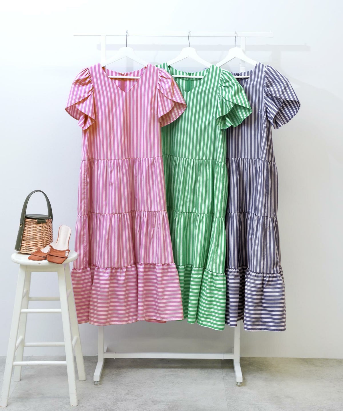 手洗い可Vネック袖山ギャザーフレアおしゃれフェミニンナチュラル上品大人可愛いきれいめ体型カバー夏ジョイントスペース