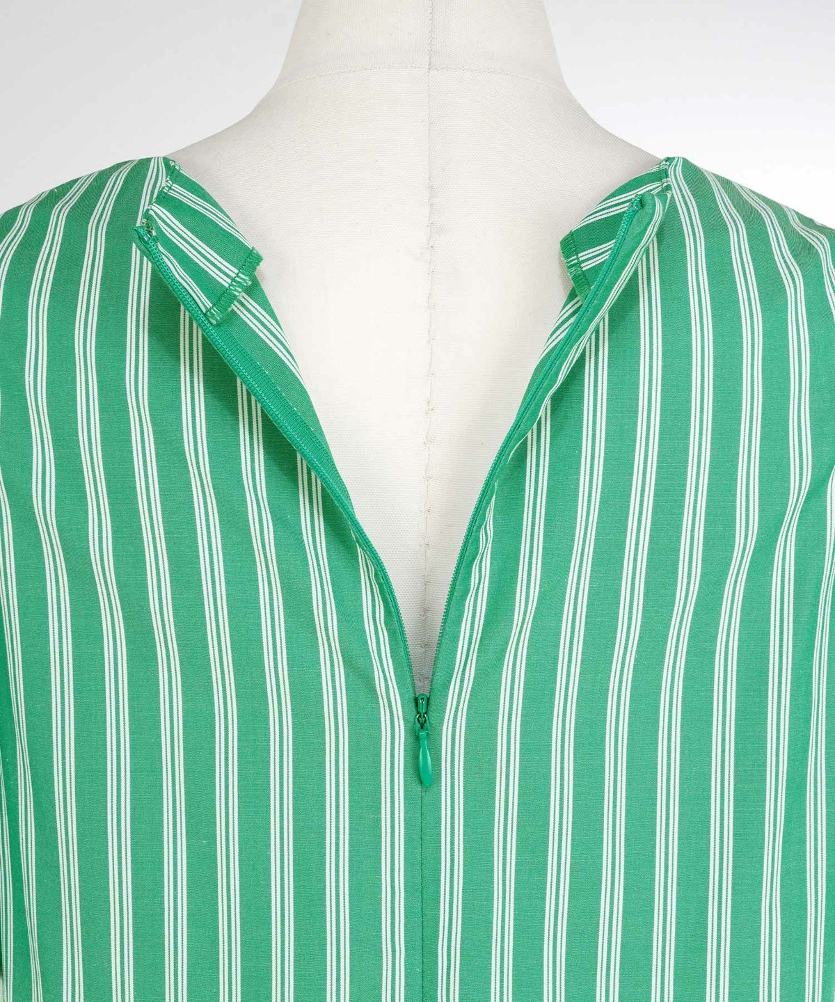 手洗い可Vネック袖山ギャザーフレアおしゃれフェミニンナチュラル上品大人可愛いきれいめ体型カバー夏ジョイントスペース