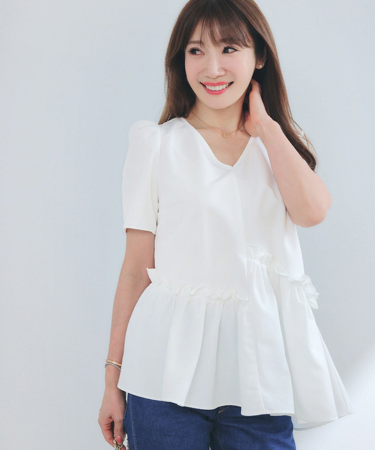 手洗い可Vネック上品きれいめエレガントフォーマルオフィスカジュアルフレアフリル体型カバーフェミニンジョイントスペース