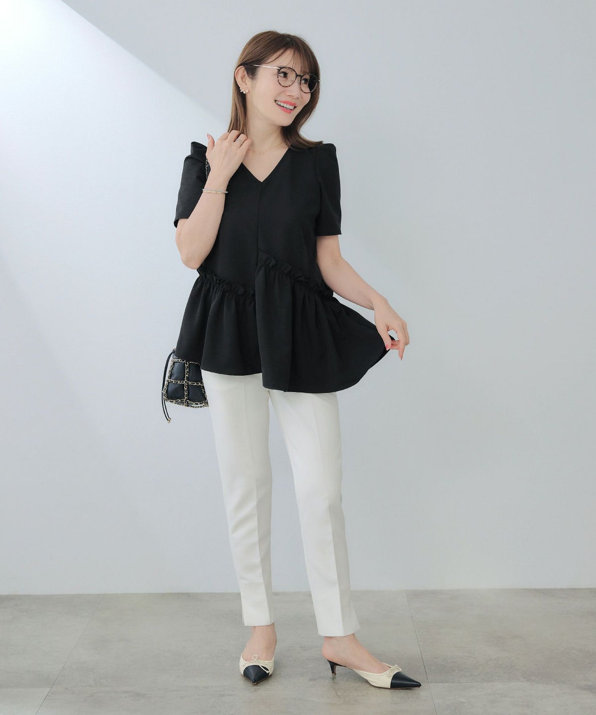 手洗い可Vネック上品きれいめエレガントフォーマルオフィスカジュアルフレアフリル体型カバーフェミニンジョイントスペース