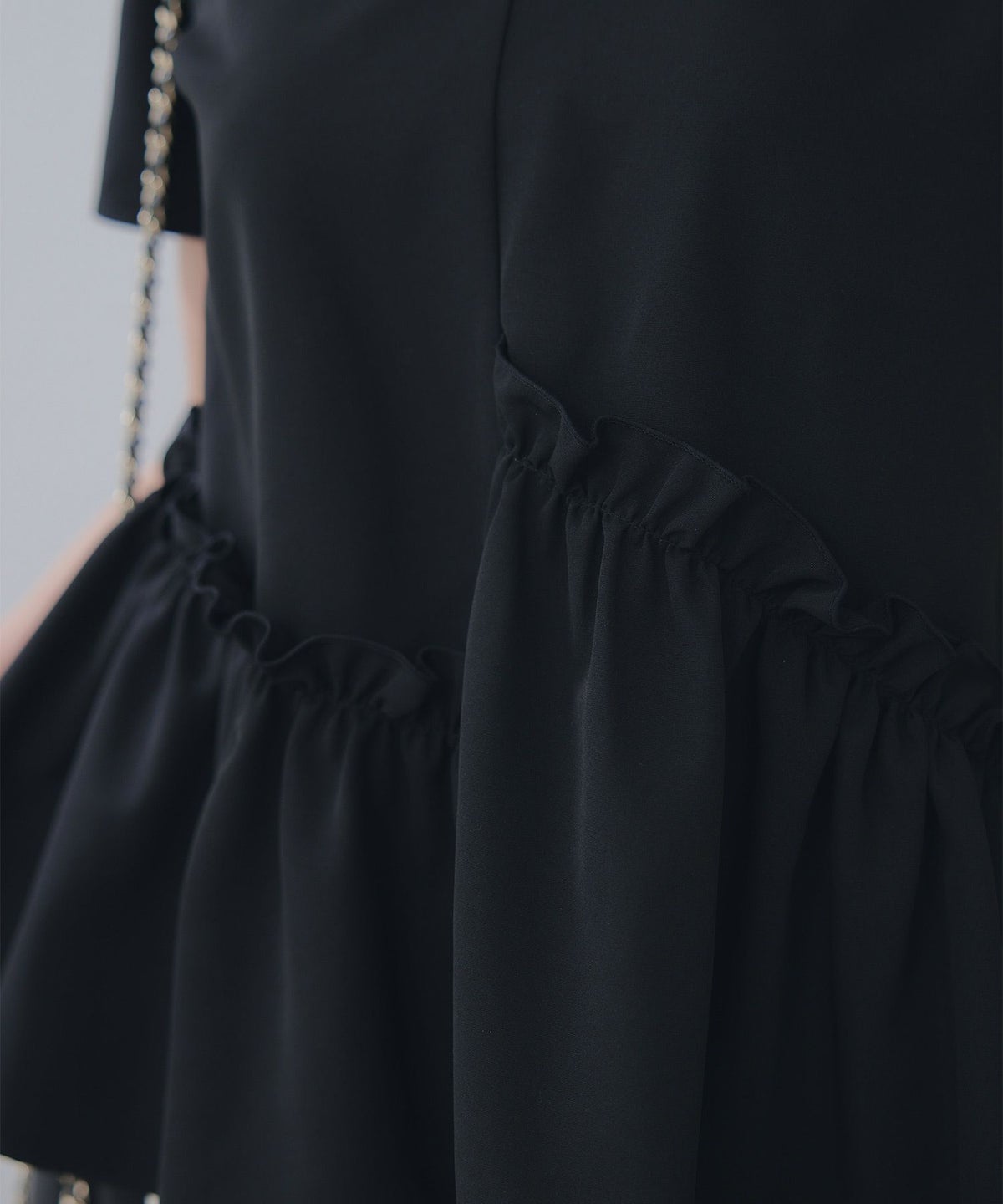 手洗い可Vネック上品きれいめエレガントフォーマルオフィスカジュアルフレアフリル体型カバーフェミニンジョイントスペース