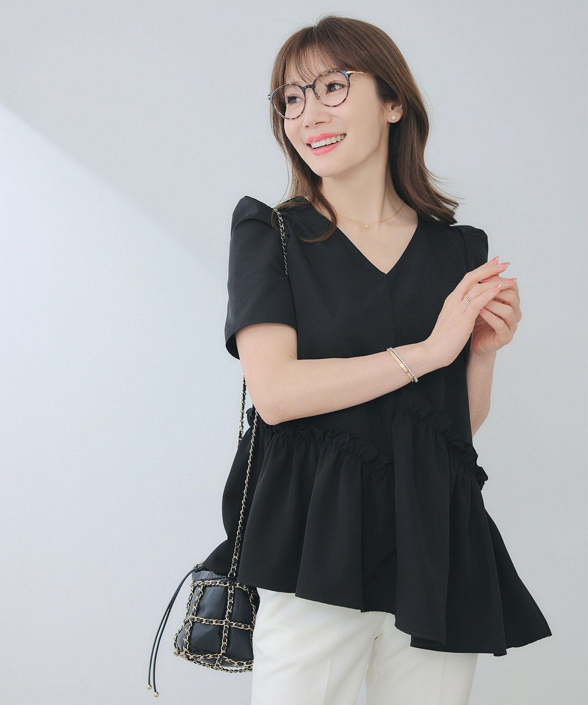 手洗い可Vネック上品きれいめエレガントフォーマルオフィスカジュアルフレアフリル体型カバーフェミニンジョイントスペース