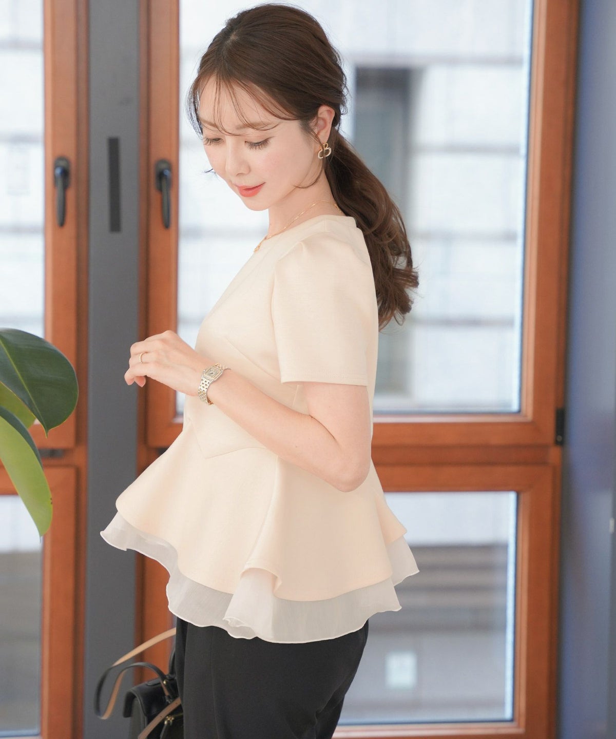 レディース/トップス/カットソー/ペプラム/ダンボールニット/もっちり/伸縮/シアー/オーガンジー/透け感/タック/イレヘム/アシメ/レイヤード/半袖/体型カバー/セットアップ/春/夏/秋/アイボリー/ダスティピンク/ネイビー/ピンク/配色/フェミニン/エレガント/上品/カジュアル