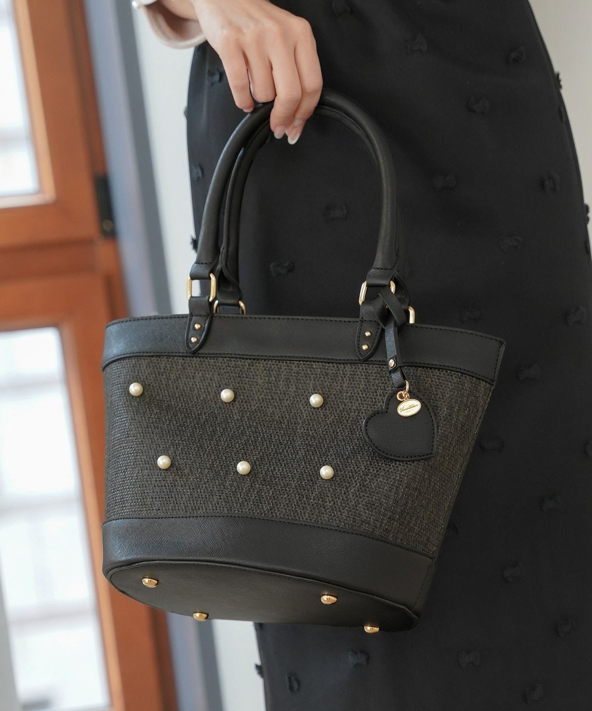 レディース/小物/バッグ/バケット/カゴ/パール/合皮/ポケット/ピンク/ブラック/夏/春/ナチュラル/エレガント/フェミニン/上品/可愛い/大人/ハート/チャーム/ストラップ