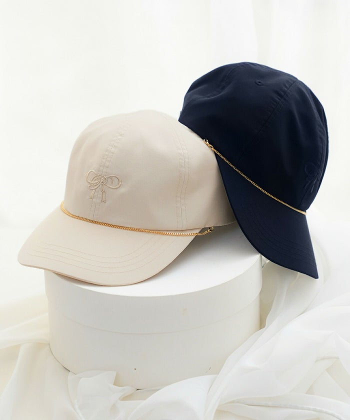 レディース/帽子/小物/キャップ/つば/調整/刺繍/リボン/ロゴ/チェーン/手洗い/洗濯/カジュアル/エレガント/フェミニン/上品/大人/アイボリー/ネイビー