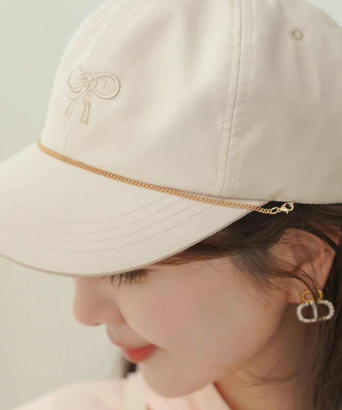 レディース/帽子/小物/キャップ/つば/調整/刺繍/リボン/ロゴ/チェーン/手洗い/洗濯/カジュアル/エレガント/フェミニン/上品/大人/アイボリー/ネイビー