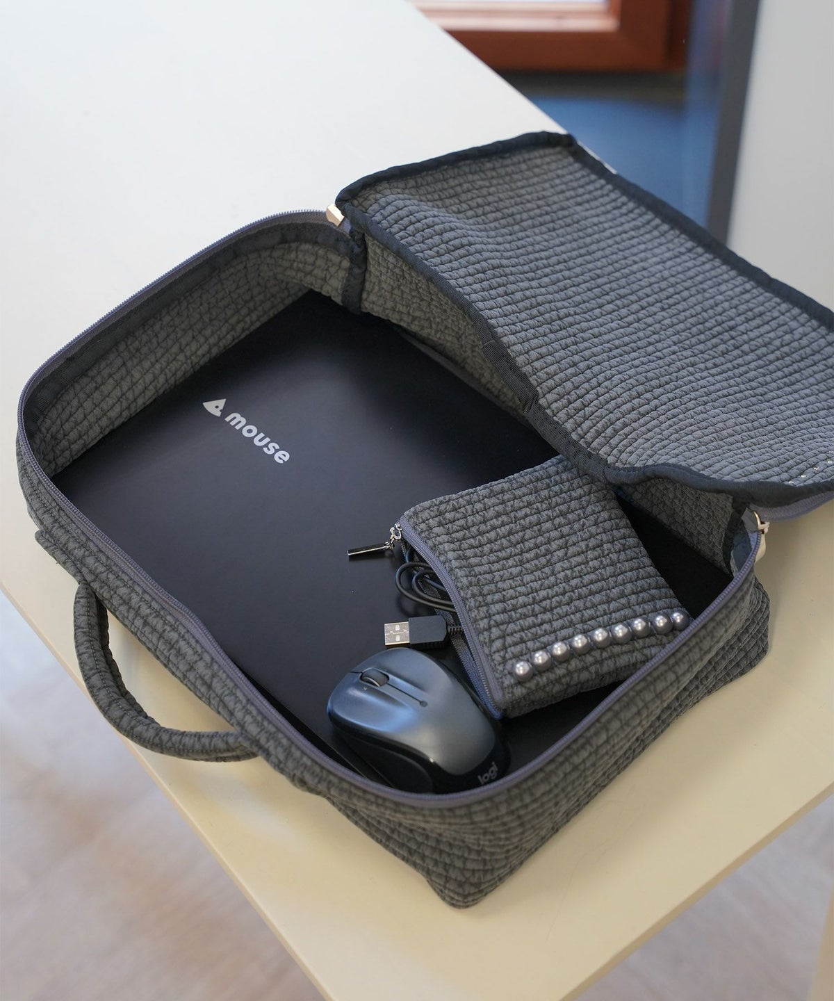 ポーチ パール ヌビ 韓国 アイボリー グレー チャコール ブラック パールトリム フラット ミニ