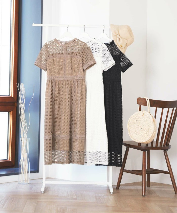 ワンピースレディース総レースドット半袖春夏フィット&フレア白黒ブラウンジョイントスペース